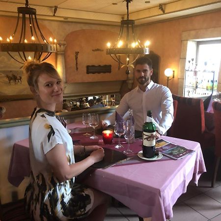Logis Gourmet & Relax Hotel De La Sure エッシュ・シュル・シュール エクステリア 写真