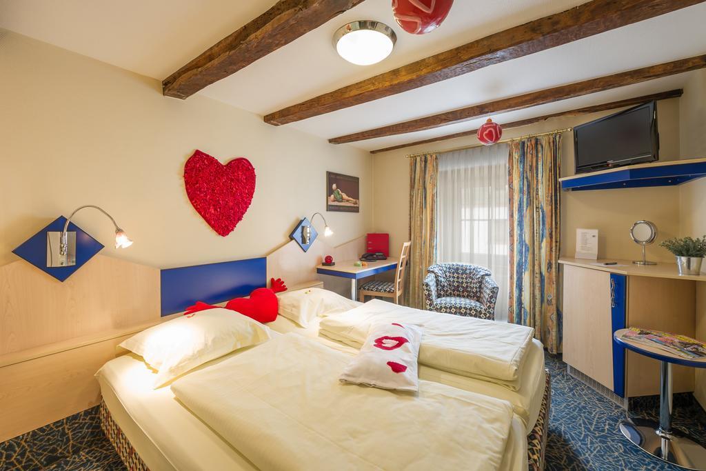 Logis Gourmet & Relax Hotel De La Sure エッシュ・シュル・シュール エクステリア 写真