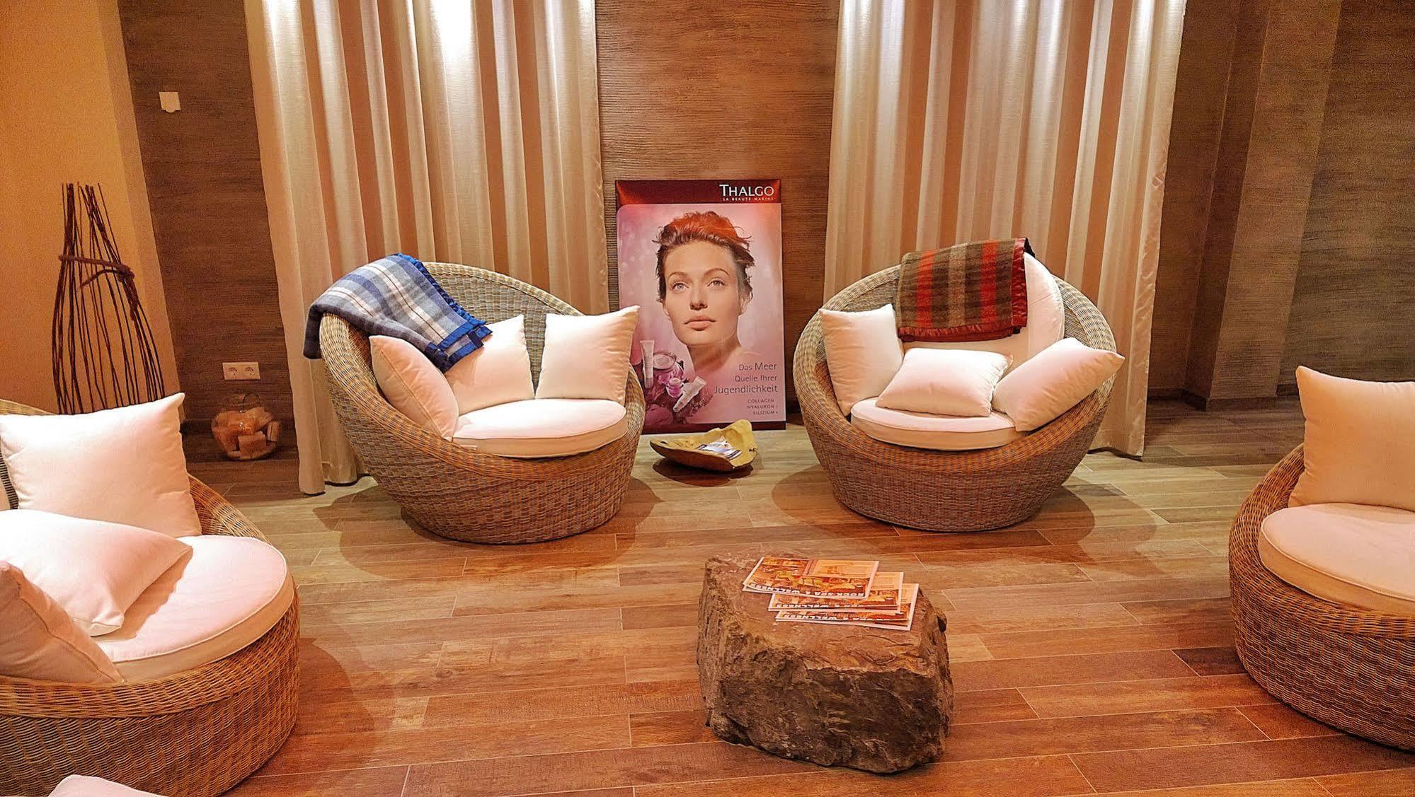 Logis Gourmet & Relax Hotel De La Sure エッシュ・シュル・シュール エクステリア 写真
